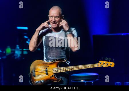 Hollywood, États-Unis. 07 novembre 2025. Sting se produit sur scène au Hard Rock Live au Seminole Hotel and Casino Hollywood, à Hollywood, en Floride, le vendredi 7 novembre 2025. Photo de Gary i Rothstein/UPI crédit : UPI/Alamy Live News Banque D'Images