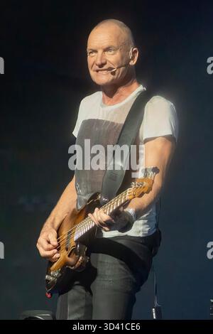 Hollywood, États-Unis. 07 novembre 2025. Sting se produit sur scène au Hard Rock Live au Seminole Hotel and Casino Hollywood, à Hollywood, en Floride, le vendredi 7 novembre 2025. Photo de Gary i Rothstein/UPI crédit : UPI/Alamy Live News Banque D'Images