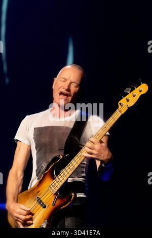 Hollywood, États-Unis. 07 novembre 2025. Sting se produit sur scène au Hard Rock Live au Seminole Hotel and Casino Hollywood, à Hollywood, en Floride, le vendredi 7 novembre 2025. Photo de Gary i Rothstein/UPI crédit : UPI/Alamy Live News Banque D'Images