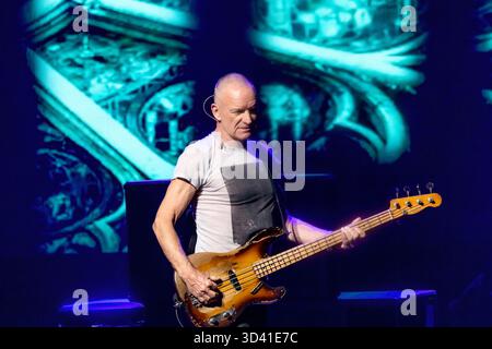 Hollywood, États-Unis. 07 novembre 2025. Sting se produit sur scène au Hard Rock Live au Seminole Hotel and Casino Hollywood, à Hollywood, en Floride, le vendredi 7 novembre 2025. Photo de Gary i Rothstein/UPI crédit : UPI/Alamy Live News Banque D'Images