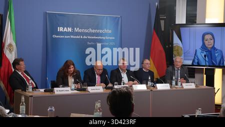 Berlin, Allemagne. 05 novembre 2025. Peter Altmaier, ancien ministre fédéral allemand, intervient lors de la conférence de Berlin sur l'Iran. Une conférence multipartite intitulée Iran Human Rights Opportunities for change and Europe's Responsibility a rassemblé des législateurs, des diplomates et des experts allemands pour aborder la crise de l'exécution iranienne et la répression transnationale. Maryam Rajavi, présidente élue du NCRI, a prononcé un discours par liaison vidéo exhortant l'Europe à mettre fin à l'apaisement et à agir de manière décisive contre les violations des droits de l'homme commises par Téhéran. (Photo de Siavosh Hosseini/SOPA images/Sipa USA) crédit : Sipa USA/Alamy Live News Banque D'Images