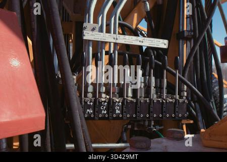 Engin de forage, équipement sur le site de forage pétrolier. Banque D'Images