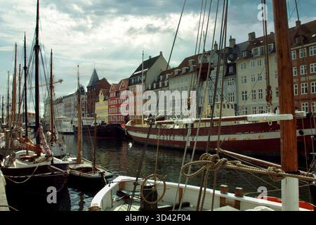 Copenhague, Danemark, 21-08-2012 Description : voiliers historiques amarrés au canal Nyhavn à Copenhague, Danemark Banque D'Images
