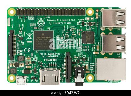 Carte mère d'ordinateur Raspberry Pi 3, un ordinateur monocarte économique sur un système Broadcom sur puce, le modèle 3 offre une vitesse d'horloge plus élevée, Wi-Fi et Bluetooth intégrés Banque D'Images
