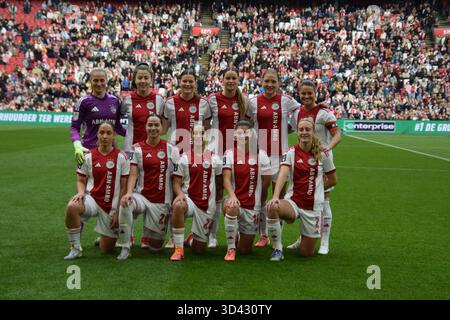 Amsterdam, pays-Bas. 08 novembre 2025. Teamfoto Ajax avant le match entre Ajax et PSV féminin au Johan Cruijff stadion, Amsterdam, pays-Bas. Crédit : SPP Sport Press photo. /Alamy Live News Banque D'Images