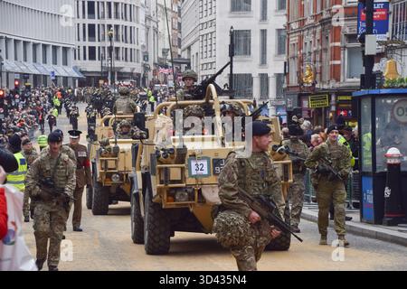 Londres, Angleterre, Royaume-Uni. 8 novembre 2025. Le personnel militaire marche pendant la procession Lady Mayor's Show dans Fleet Street. Dame Susan Langley est la 697e lord maire de Londres, seulement la troisième femme à occuper ce poste en plus de 800 ans, et la première à être intitulée˜Lady Mayor of London'. La City de Londres, le quartier financier de la capitale, élit chaque année un nouveau maire. (Crédit image : © Vuk Valcic/ZUMA Press Wire) USAGE ÉDITORIAL SEULEMENT ! Non destiné à UN USAGE commercial ! Banque D'Images