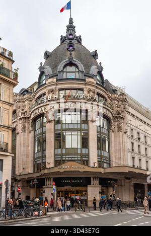 Grand magasin BHV (Bazar de l'Hôtel de ville) dans le 4ème arrondissement de Paris. Le magasin a récemment été dans les nouvelles pour vendre des vêtements Shein Banque D'Images