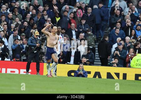 Londres, Royaume-Uni. 08 novembre 2025. Richarlison de Tottenham Hotspur célèbre après avoir marqué le 2e but de son équipe. Premier League match, Tottenham Hotspur contre Manchester Utd au Tottenham Hotspur Stadium à Londres le samedi 8 novembre 2025. Cette image ne peut être utilisée qu'à des fins éditoriales. Usage éditorial exclusif photo par Andrew Orchard/Alamy Live News Banque D'Images