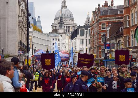 Londres, Royaume-Uni. 8 novembre 2025. Le défilé Lady Mayor's Show passe le long de Fleet Street. Dame Susan Langley est la 697e Lord Maire de Londres, seulement la troisième femme à occuper ce poste en plus de 800 ans, et la première à être nommée « Lady Mayor of London ». La City de Londres, le quartier financier de la capitale, élit chaque année un nouveau maire. Crédit : Vuk Valcic/Alamy Live News Banque D'Images