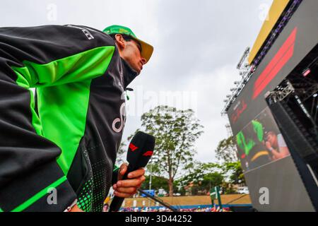 Gabriel Bortoleto (BRA) participe à la F1 Team Sauber FANZONE lors des activités du vendredi du Grand Prix de formule 1 MSC croisières São Paulo 2025 à Autódro Banque D'Images