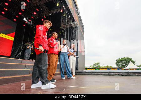 (L) Charles Leclerc (mon) - Scuderia Ferrari - Ferrari SF-25 - Ferrari (R) Lewis Hamilton (GBR) - Scuderia Ferrari - Ferrari SF-25 - Ferrari on the Banque D'Images
