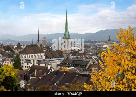 Vue panoramique depuis la Polyterrasse de l'ETH Zurich sur les toits de la vieille ville et la rivière Limmat, canton de Zurich Banque D'Images