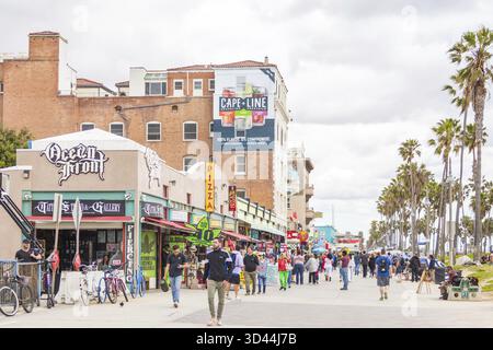 LOS ANGELES, États-Unis - 11 MAI 2019 : Ocean Front Walk de Venice Beach à Los Angeles. Célèbre plage de Californie USA Banque D'Images
