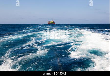Grue flottante en pleine mer. Banque D'Images