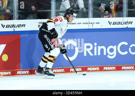 Landshut, Allemagne. 08 novembre 2025. Deutschland Cup 2025 Deutschland - Oesterreich AM 08.11.2025 in der VR-Bank Landshut Arena in Landshut Bennet Rossmy ( Deutschland ) Foto : Revierfoto crédit : ddp Media GmbH/Alamy Live News Banque D'Images