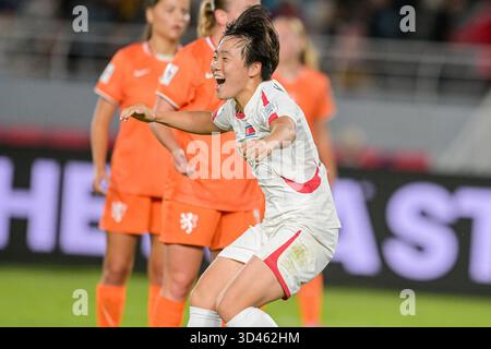 Maroc, Maroc. 08 novembre 2025. #15 Kim K. Won SIM (attaquant) de la Corée DPR U-17 célèbre le but de 1-0 la Coupe du monde féminine U17 de la FIFA Maroc 2025, 1ère - 2ème place match entre la Corée DOR et les pays-Bas à Rabat, Maroc, le 8 novembre 2025, au stade olympique crédit : Agence photo indépendante / Alamy Live News Banque D'Images