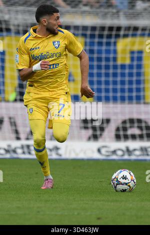 Frosinone, Italie. 8 novembre 2025, Benito Stirpe Stadium, Frosinone, Italie ; Serie BKT Football match ; Frosinone contre Modène ; Fares Ghedjemis de Frosinone crédit : Roberto Ramaccia/Alamy Live News Banque D'Images
