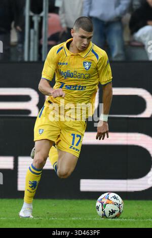 Frosinone, Italie. 8 novembre 2025, Benito Stirpe Stadium, Frosinone, Italie ; Serie BKT Football match ; Frosinone contre Modène ; Giorgi Kvernadze de Frosinone crédit : Roberto Ramaccia/Alamy Live News Banque D'Images