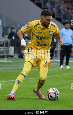 Frosinone, Italie. 8 novembre 2025, Benito Stirpe Stadium, Frosinone, Italie ; Serie BKT Football match ; Frosinone contre Modène ; Fares Ghedjemis de Frosinone crédit : Roberto Ramaccia/Alamy Live News Banque D'Images