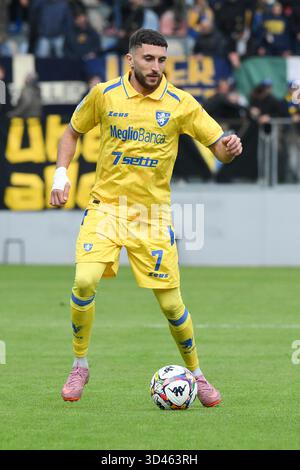 Frosinone, Italie. 8 novembre 2025, Benito Stirpe Stadium, Frosinone, Italie ; Serie BKT Football match ; Frosinone contre Modène ; Fares Ghedjemis de Frosinone crédit : Roberto Ramaccia/Alamy Live News Banque D'Images