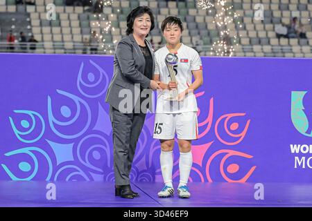 Maroc, Maroc. 08 novembre 2025. #15 Kim K. Won SIM (attaquant) de la Corée DPR U-17 reçoit le Silver Ball Award la Coupe du monde féminine U17 de la FIFA, Maroc 2025, 1ère - 2ème place match entre la Corée DOR et les pays-Bas à Rabat, Maroc, le 8 novembre 2025, au stade olympique crédit : Agence photo indépendante / Alamy Live News Banque D'Images