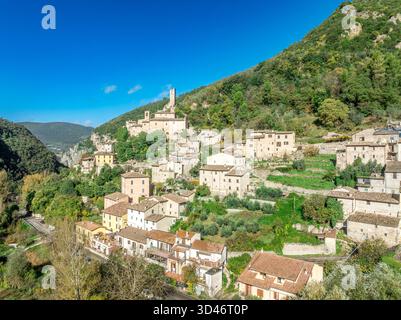 Vue aérienne de haut en bas du château de Monterivoso en Italie Banque D'Images