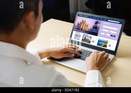 Site Web d'agence de voyage en ligne pour la recherche de modish et la planification de voyage offre et forfait pour la réservation de vol , hôtel et tour Banque D'Images