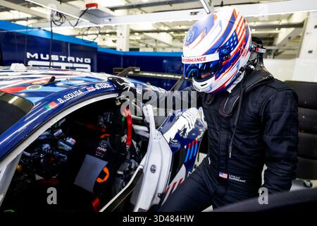 SARGEANT Logan (usa), Proton Competition, Ford Mustang LMGT3 #77, LM GT3, action lors du Rookie test 2025 du Championnat du monde d'Endurance FIA 2025, le 9 novembre 2025 sur le circuit international de Bahreïn à Sakhir, Bahreïn - photo Julien Delfosse/DPPI crédit : DPPI Media/Alamy Live News Banque D'Images
