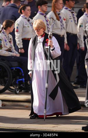 Archevêque de Cantorbéry-désigné Dame Sarah Mullally pendant le service du dimanche du souvenir au cénotaphe de Londres. Date de la photo : dimanche 9 novembre 2025. Banque D'Images