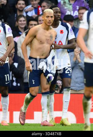 Londres, Royaume-Uni. 08 novembre 2025. Tottenham Hotspur v Manchester United - premier League - Tottenham Hotspur Stadium - Londres. Richarlison célèbre son objectif. Crédit photo : Mark pain / Alamy Live News Banque D'Images
