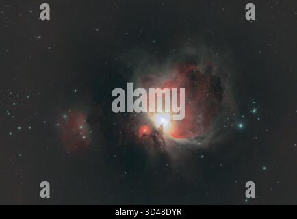 Londres, Royaume-Uni. 11 novembre 2025. La grande nébuleuse diffuse M42 dans la constellation d'Orion située sous la ceinture d'Orion et photographiée depuis la banlieue de Londres. Crédit : Malcolm Park/Alamy Banque D'Images