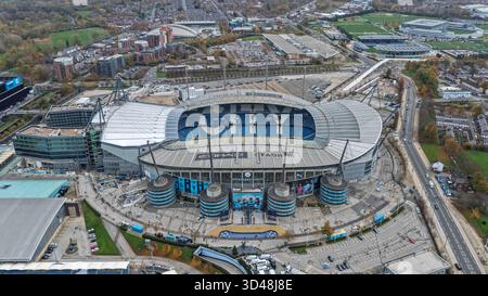 Manchester, Royaume-Uni. 09 novembre 2025. Une vue aérienne du stade Etihad et du campus Etihad avant le match de premier League Manchester City vs Liverpool à l'Etihad Stadium, Manchester, Royaume-Uni, le 9 novembre 2025 (photo Mark Cosgrove/News images) *** GER AUT sui OUT *** à Manchester, Royaume-Uni le 11/9/2025. (Photo de Mark Cosgrove/News images/SIPA USA) crédit : SIPA USA/Alamy Live News Banque D'Images
