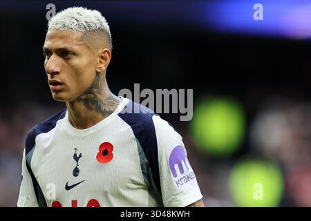 Londres, Royaume-Uni. 08 novembre 2025. Richarlison de Tottenham Hotspur regarde. Premier League match, Tottenham Hotspur contre Manchester Utd au Tottenham Hotspur Stadium à Londres le samedi 8 novembre 2025. Cette image ne peut être utilisée qu'à des fins éditoriales. Usage éditorial exclusif photo par Andrew Orchard/Alamy Live News Banque D'Images