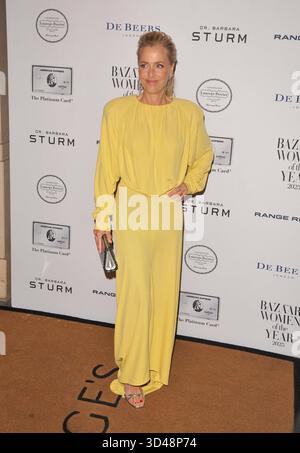 Gillian Anderson au Harper's Bazaar Women of the Year Awards 2025, Claridge's Hotel, Brook Street, Mayfair, le jeudi 6 novembre 2025 à Londres Banque D'Images