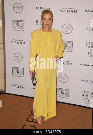 Gillian Anderson au Harper's Bazaar Women of the Year Awards 2025, Claridge's Hotel, Brook Street, Mayfair, le jeudi 6 novembre 2025 à Londres Banque D'Images