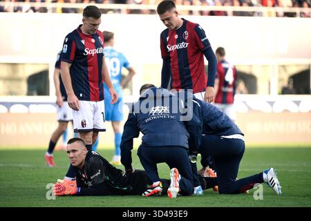 Bologne, Italie. 09 novembre 2025. Lukasz Skorupski du Bologna FC s'est blessé lors du match de Serie A 2025/2026 entre le Bologna FC et le SSC Napoli au stade Renato dall'Ara à Bologne (Italie), le 9 novembre 2025. Crédit : Insidefoto/Alamy Live News Banque D'Images