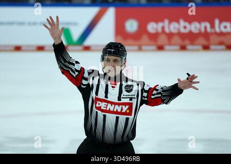 Landshut, Allemagne. 09 novembre 2025. Deutschland Cup 2025 Deutschland - Slowakei AM 09.11.2025 in der VR-Bank Landshut Arena in Landshut Christopher Schadewaldt ( Schiedsrichter ) Foto : Revierfoto crédit : ddp Media GmbH/Alamy Live News Banque D'Images