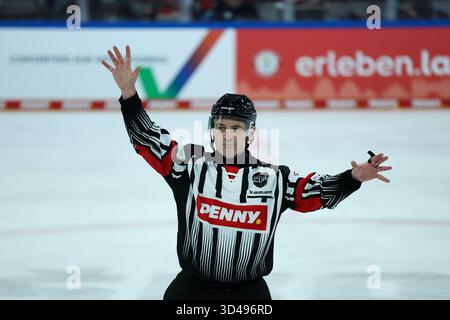 Landshut, Allemagne. 09 novembre 2025. Deutschland Cup 2025 Deutschland - Slowakei AM 09.11.2025 in der VR-Bank Landshut Arena in Landshut Christopher Schadewaldt ( Schiedsrichter ) Foto : Revierfoto crédit : ddp Media GmbH/Alamy Live News Banque D'Images