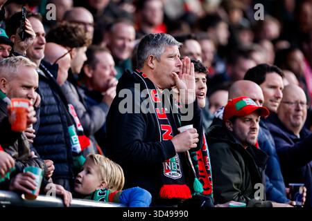Nimègue, pays-Bas. 09 novembre 2025. NIMÈGUE, PAYS-BAS - 9 NOVEMBRE : un fan de NEC crie lors du match Néerlandais Eredivisie entre NEC Nimègue et FC Groningen au Goffertstadion le 9 novembre 2025 à Nimègue, pays-Bas. (Photo de Broer van den Boom/Orange Pictures) crédit : Orange pics BV/Alamy Live News Banque D'Images