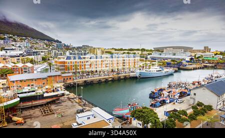 Le Cap, Afrique du Sud - 8 mars 2023 : quai de chantier naval à V et Port de front de mer Banque D'Images