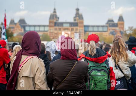 Amsterdam, pays-Bas, 05.10.2025, des manifestants pro-palestiniens se sont rassemblés sur la place du Musée lors d'une manifestation Banque D'Images