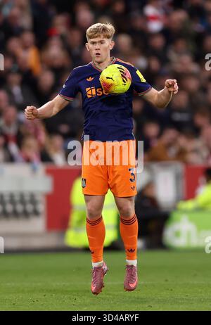 Londres, Royaume-Uni. 9 novembre 2025. Lewis Hall lors du match de Brentford vs Newcastle United premier League au Gtech Community Stadium de Londres. Le crédit photo devrait se lire comme suit : David Klein/Sportimage crédit : Sportimage Ltd/Alamy Live News Banque D'Images