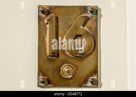 Derrière la façade néo-classique du 16 rue de la loi à Bruxelles, cohabitent la cellule stratégique du premier ministre, composé de ses conseillers p Banque D'Images