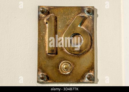 Derrière la façade néo-classique du 16 rue de la loi à Bruxelles, cohabitent la cellule stratégique du premier ministre, composé de ses conseillers p Banque D'Images