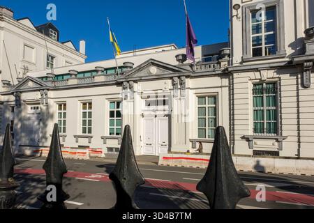 Derrière la façade néo-classique du 16 rue de la loi à Bruxelles, cohabitent la cellule stratégique du premier ministre, composé de ses conseillers p Banque D'Images