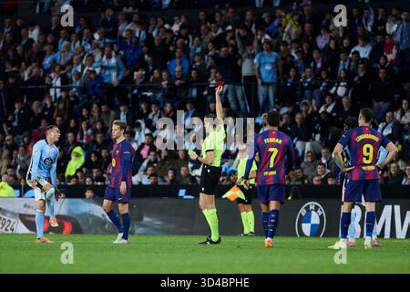 Vigo, Espagne. 10 novembre 2025. VIGO, ESPAGNE - 9 NOVEMBRE : Frenkie de Jong du FC Barcelone est renvoyé pour deux cartons jaunes lors du match LaLiga EA Sports entre le RC Celta de Vigo et le FC Barcelone au stade Abanca Balaidos le 9 novembre 2025 à Vigo, Espagne. (Photo de Diego Simon/photo Players images/Magara Press) crédit : Magara Press SL/Alamy Live News Banque D'Images