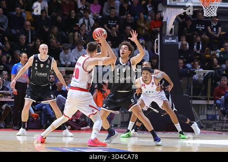 Bologne, Italie. 09 novembre 2025. 20 Luca Severini UNA Hotels Reggio Emilia [BASKETBALL] - ITALIAN SERIE A1 match Virtus Olidata Bologna - UNA Hotels Reggio Emilia 09-11-2025 06 Alessandro PAJOLA Virtus Olidata Bologna [BASKETBALL] - ITALIAN SERIE A1 match Virtus Olidata Bologna - UNA Hotels Reggio Emilia 09-11-2025 pendant Virtus Olidata Bologna vs una Hotels Reggio Emilia, Italian Basketball Serie A match À Bologna, Italy, November 09 Alamy 2025 Live News Alamy Alessandro Alternative Alternative Alamy Alternative Alternative Alternative Alternative Banque D'Images