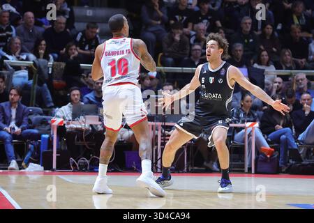 Bologne, Italie. 09 novembre 2025. 10 Troy Caupain UNA Hotels Reggio Emilia [BASKETBALL] - ITALIAN SERIE A1 match Virtus Olidata Bologna - UNA Hotels Reggio Emilia 09-11-2025 06 Alessandro PAJOLA Virtus Olidata Bologna [BASKETBALL] - ITALIAN SERIE A1 match Virtus Olidata Bologna - UNA Hotels Reggio Emilia 09-11-2025 pendant Virtus Olidata Bologna vs una Hotels Reggio Emilia, Italian Basketball Serie A match À Bologna, Italy, November 09 Alamy 2025 Live News Alamy Alessandro Alternative Alamy Alternative Alamy Alternative Alternative Alternative Altery Album Banque D'Images