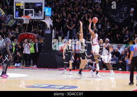 Bologne, Italie. 09 novembre 2025. 10 Troy Caupain UNA Hotels Reggio Emilia [BASKETBALL] - ITALIAN SERIE A1 match Virtus Olidata Bologna - UNA Hotels Reggio Emilia 09-11-2025 06 Alessandro PAJOLA Virtus Olidata Bologna [BASKETBALL] - ITALIAN SERIE A1 match Virtus Olidata Bologna - UNA Hotels Reggio Emilia 09-11-2025 pendant Virtus Olidata Bologna vs una Hotels Reggio Emilia, Italian Basketball Serie A match À Bologna, Italy, November 09 Alamy 2025 Live News Alamy Alessandro Alternative Alamy Alternative Alamy Alternative Alternative Alternative Altery Album Banque D'Images