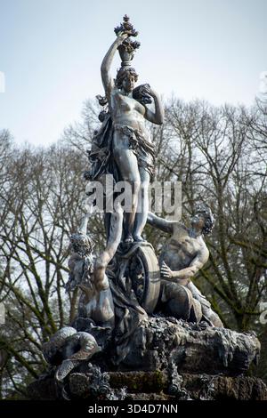 Statue mythologique de Fortuna-Brunnen dans le parc Herrenchiemsee - Allemagne Banque D'Images